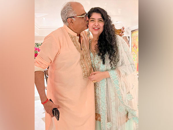 Anshula Kapoor with Boney Kapoor (Image source: Instagram)