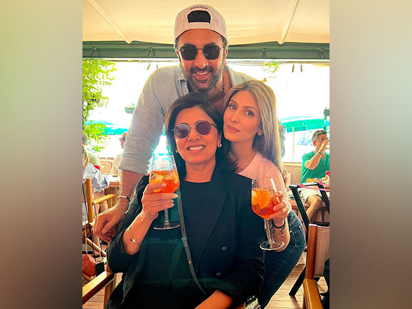 Ranbir Kapoor, Riddhima Kapoor, Neetu Kapoor (Image source: Instagram)