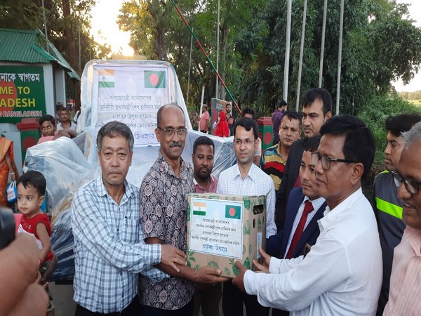 Pineapples being delivered to Bangladesh officials(Photo/ANI)