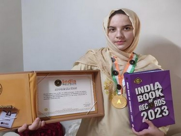 Kashmiri teenager's portrait of Kangri (Firepot) earns her a spot in India Book of Records (Photo/ANI)
