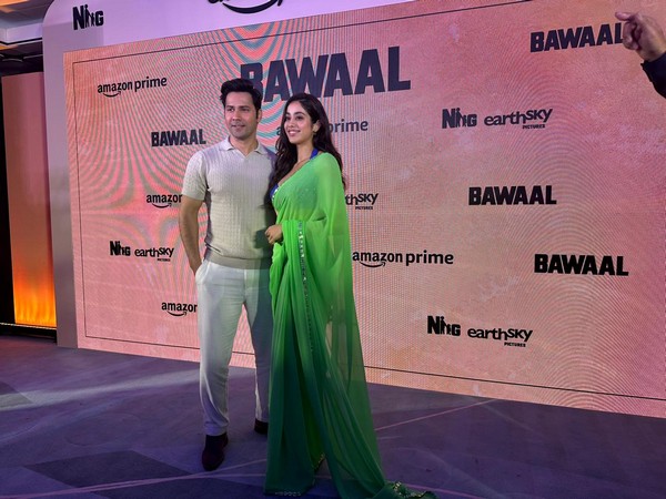 Varun Dhawan, Janhvi Kapoor (Image source/ANI)