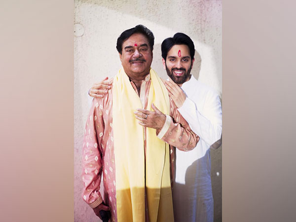 Shatrughan Sinha and Luv Sinha (Image source: Twitter)