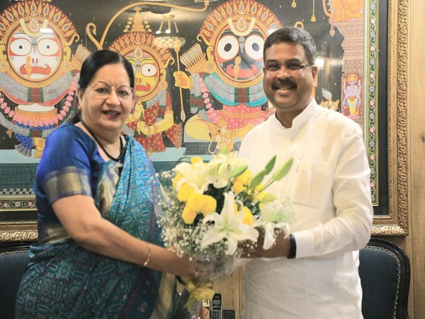 JMI Vice Chancellor Prof. Najma Akhtar (Padma Shri) called on Union Education Minister Dharmendra Pradhan to invite him to Chair the Centenary Year Convocation. (Photo Source: JMI)