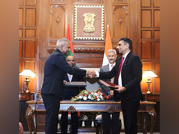 MoU exchanged between India and Maldives in presence of EAM Jaishankar. (Photo Credit - Twitter: @abdulla_shahid)