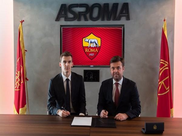 Diego Llorente (Left) and Tiago Pinto (Right) (Twitter: Photo/OfficialASRoma)