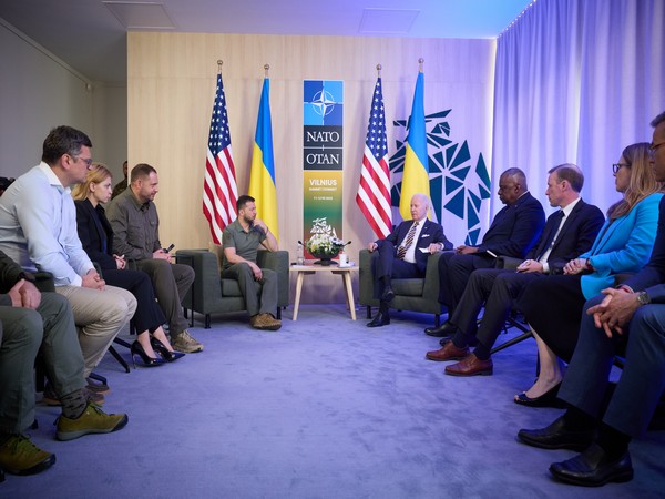 Ukrainian President Volodymyr Zelenskyy, US President Joe Biden with their respective delegations. (Image Credit: Twitter/ @ZelenskyyUa)