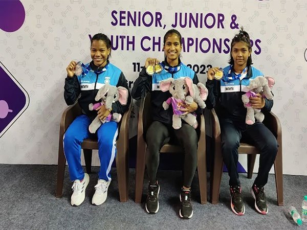 Indian contingent members posing with their medals. (Photo- SAI/.Olympics.com)