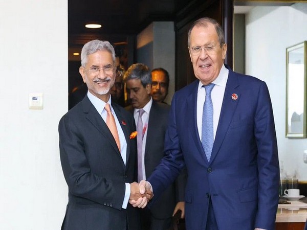 External Affairs Minister S Jaishankar and Russian FM Sergey Lavrov. (Photo: Twitter//Russian Foreign Ministry)