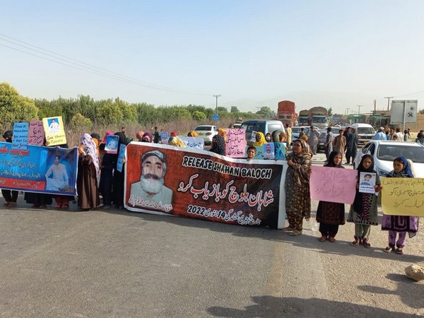 Relatives of missing persons stage protest demonstration in Pakistan. (Photo: Twitter//@voicepkdotnet)
