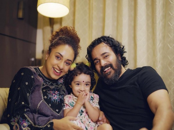 Pearle Maaney, Srinish Aravind (Image source: Instagram)