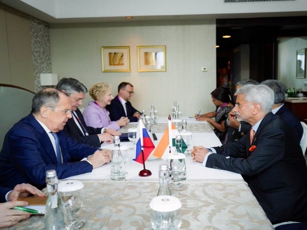 External Affairs Minister S Jaishankar and Russian FM Sergey Lavrov. (Photo: Twitter//Russian Foreign Ministry)