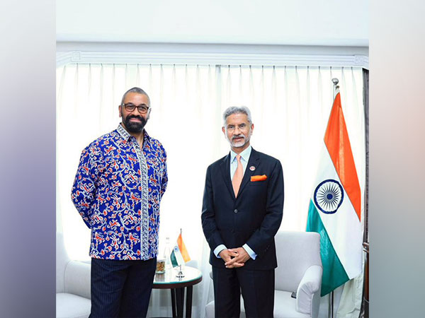 External Affairs Minister S Jaishankar and UK Foreign Minister James Cleverly (Photo Credits: Twitter/@DrSJaishankar)