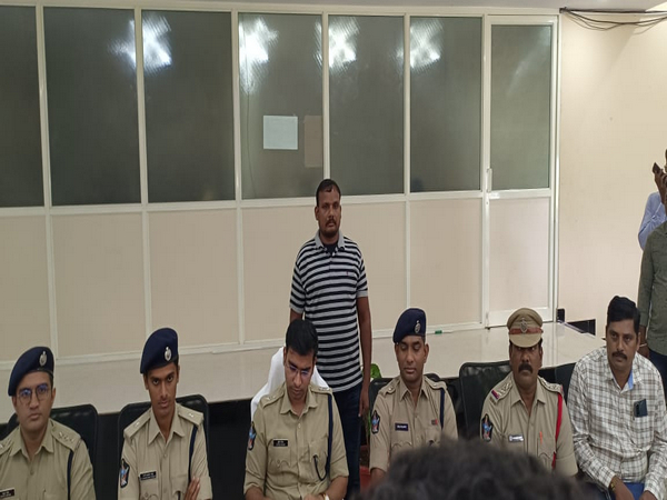 Maoist member responsible for killing over 190 security personnel in Chhattisgarh, surrenders before Andhra Pradesh police (Photo/ANI)