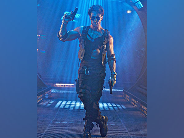  Tiger Shroff's still from Bade Miyan Chote Miyan (Image Source: Instagram)