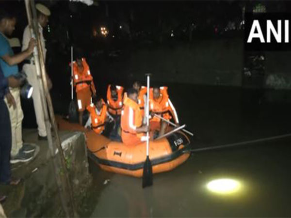 NDRF carries out late-night rescue operation at low-lying areas near Pragati Maidan (Photo/ANI)