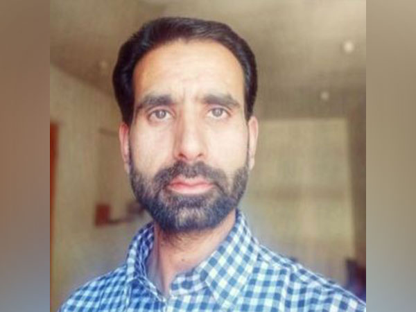 Nisar Ahmad Sofi preserving rich heritage of kashmiri language (Photo/ANI)