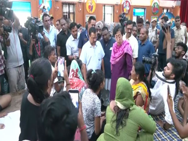 Delhi Chief Minister Arvind Kejriwal, Minister Atishi visit relief camp at Mori Gate. (Photo/ANI)