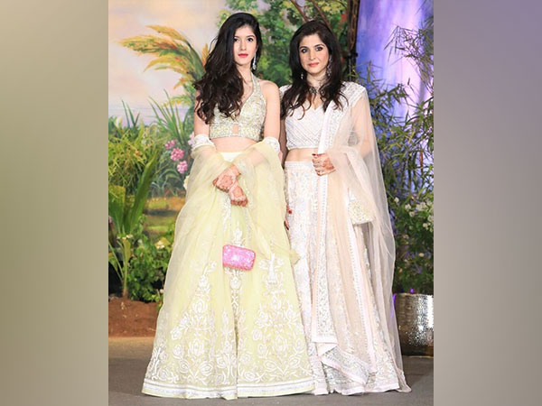 Maheep Kapoor and Shanaya Kapoor (Image source: Twitter)