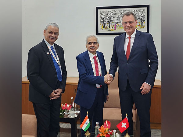 RBI Governor Shaktikanta Das (in center) with Thomas Jordan (Photo/ Twitter @RBI)