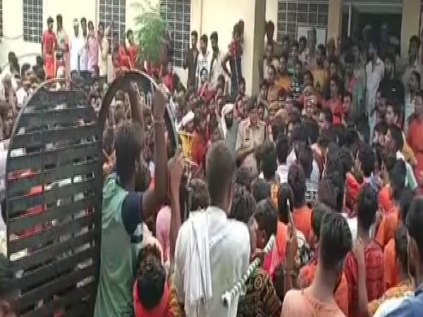 Kanwariyas protest outside police station in Jaipur's Bagru. (Photo/ANI)