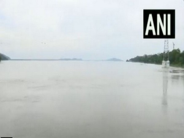  Waters of Brahmaputra continue to rise(Photo/ANI)