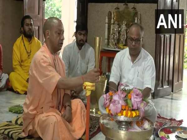 Uttar Pradesh CM Yogi Adityanath offers prayers at Gorakhnath temple. (Photo/ANI)