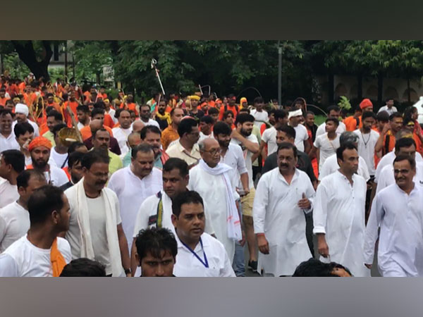 Digvijaya Singh participates Kanwar Yatra (Photo/ANI)