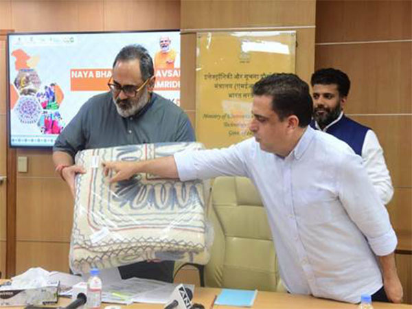Minister of State for the Ministry of Skill Development and Entrepreneurship Rajeev Chandrasekhar with Namda art rug. (Photo/PIB)