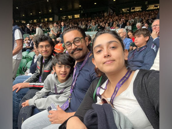 Aamir Khan with family (Image source: Instagram)