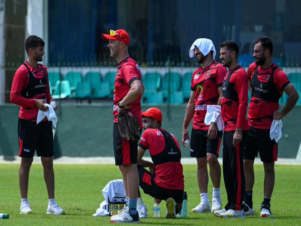 Afghanistan head coach Jonathan Trott with players (Photo: ICC/ Twitter))