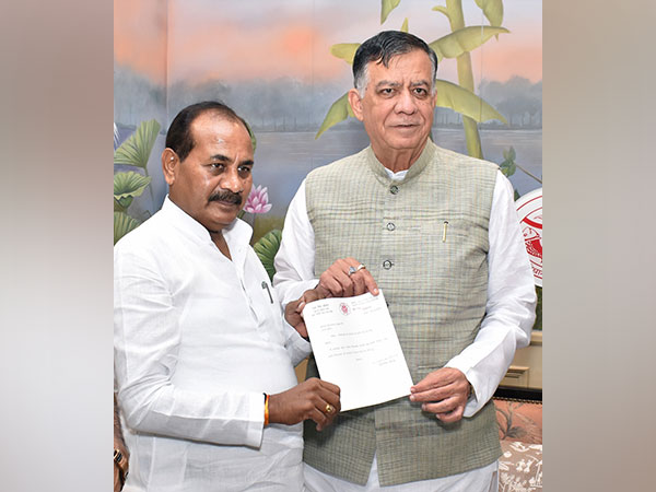 Dara Singh Chauhan with Speaker of UP Legislative Assembly Satish Mahana (Image/ANI)