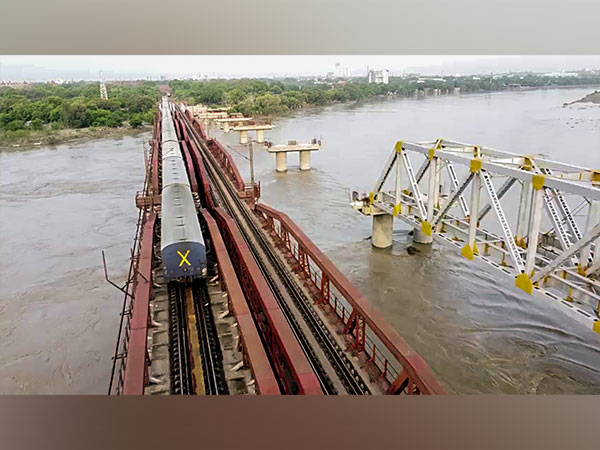 A view of the old Yamuna bridge in New Delhi (Photo/ANI)