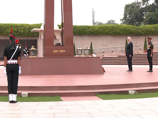 Argentina Defence Minister Jorge Taiana at National War Memorial. (Photo: ANI) 