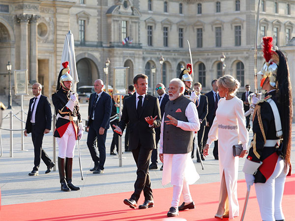 PM Modi and French President Emmanuel Macron. (Source: Twitter//@MEAIndia)