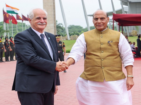 Defence Minister Rajnath Singh, Argentina Defence Minister Jorge Enrique Taiana (Image Credit: Twitter/@rajnathsingh)