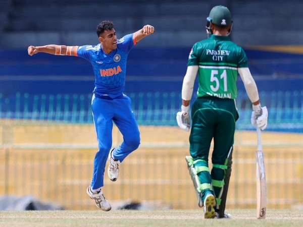 Rajvardhan Hangargekar (Image: Twitter/ BCCI) 