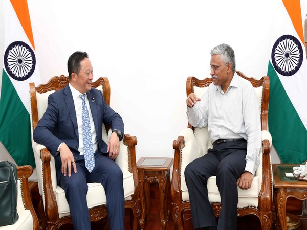 Defence Secretary Giridhar Aramane meets Japan’s State Minister of Cabinet Office Yoshiaki Wada (Source: Twitter/@SpokespersonMoD)