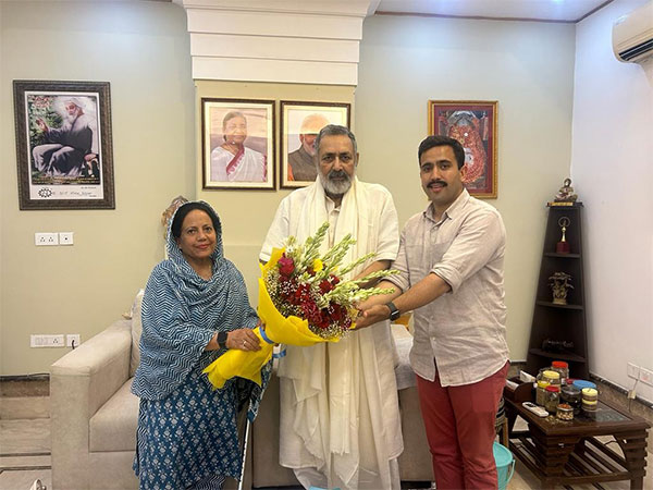 MP Pratibha Singh, State Minister Vikramaditya Singh meet Union Minister Giriraj Singh (Photo/ANI)