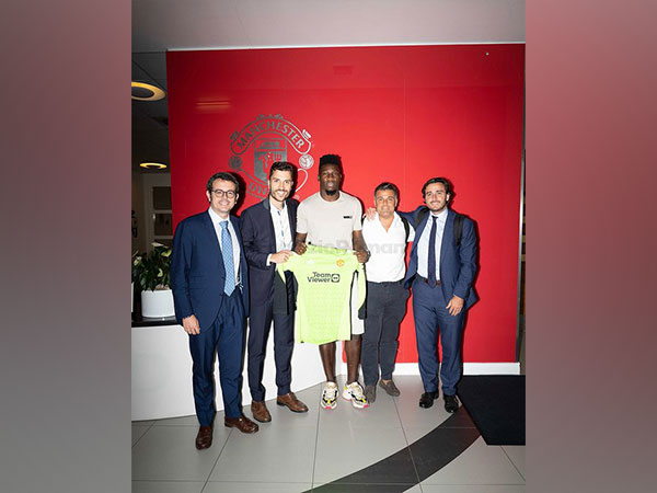Andre Onana in centre with Manchester United's sporting directors (Twitter: Photo/ManUtd)