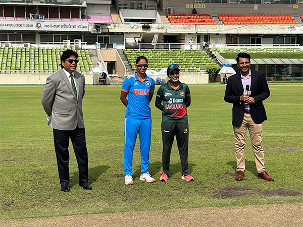 Bangladesh captain Nigar Sultana (right) and India skipper Harmanpreet Kaur (left) (Photo: BCCI Women/ Twitter)