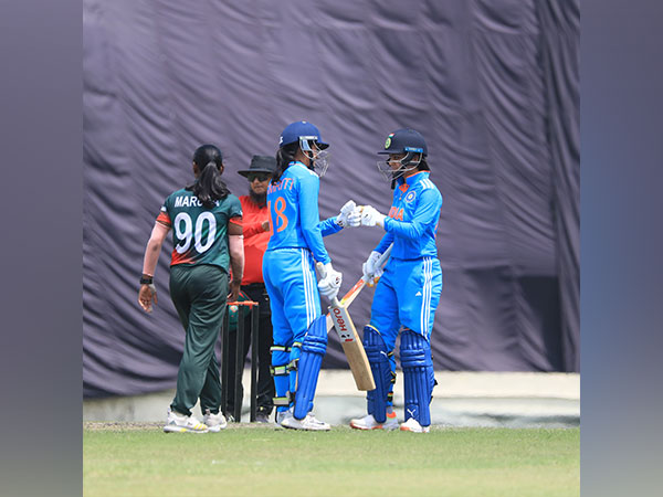 Smtiti Mandhana and Harleen Deol (Photo: Twitter/BCCI Women)