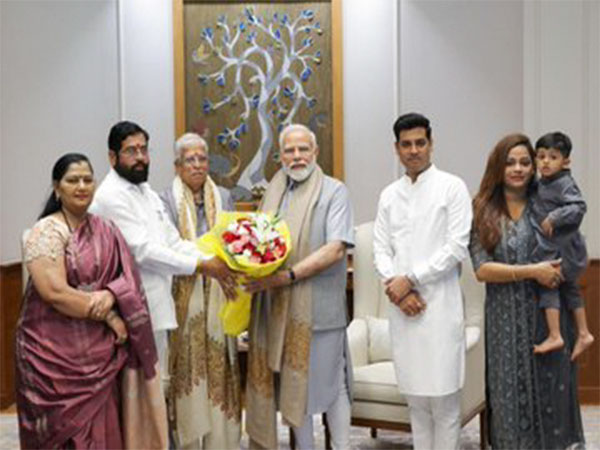 Maharashtra CM Eknath Shinde meets PM Modi with family (Photo: Twitter/@mieknathshinde)
