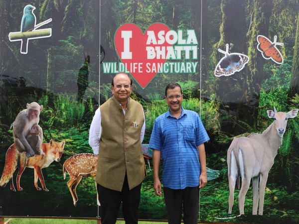 Delhi LG VK Saxena and CM Arvind Kejriwal (Photo Source: Delhi LG Twitter account)