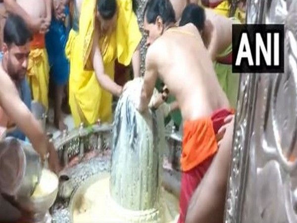 Prayers being offered at Mahakaleshwar temple in Ujjain, on the third Monday of 'Sawan' month. (Photo/ANI)