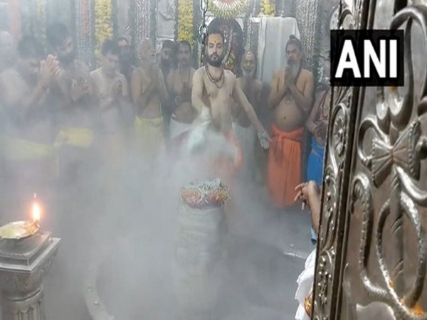Bhasma Aarti being performed at Mahakaleshwar Temple on third Shravan Somvar (Photo/ANI)