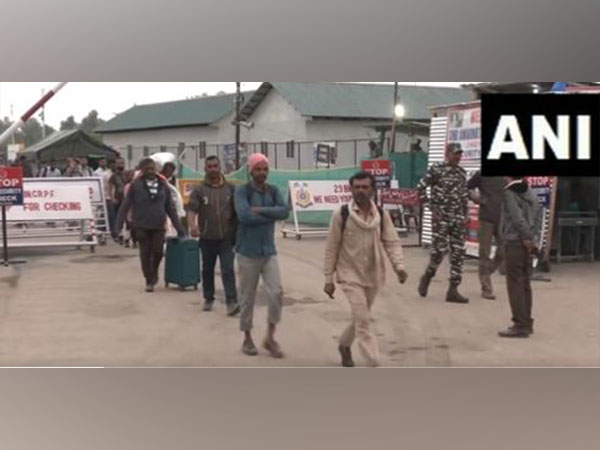 Freshbatch of pilgrims leaves from a base camp in Srinagar for Amarnath Yatra(Photo/ANI)