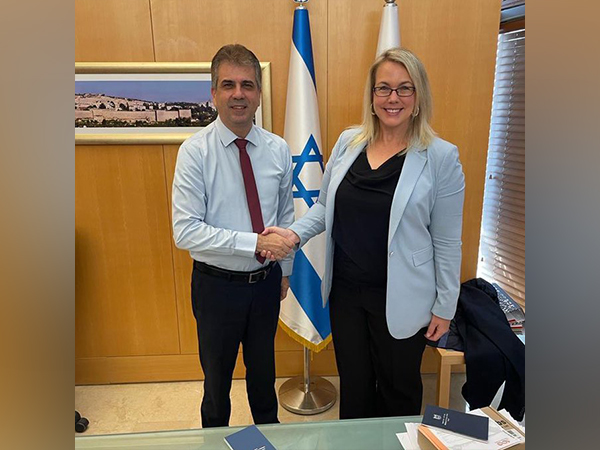 Israel Foreign Minister Eli Cohen, US Charge d’Affaires Stephanie Hallett (Image Credit: Twitter/@elicoh1)