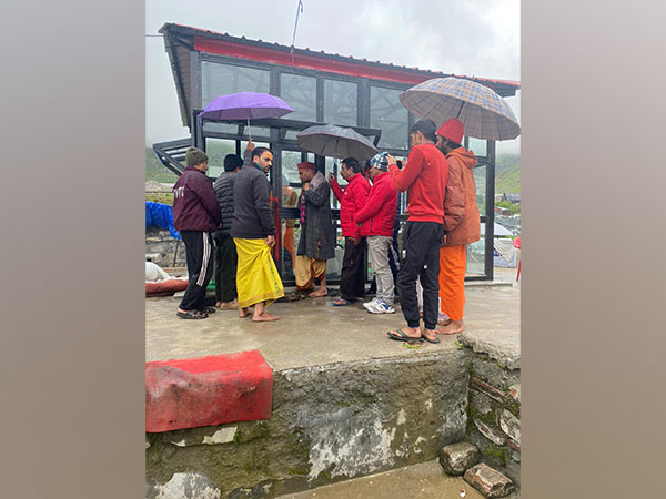 Priests and devotees at Kedarnath temple (Photo/ANI)