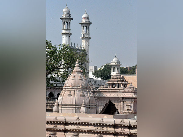 A view of Kashi Vishwanath Temple and Gyanvapi Mosque (File Photo/ANI)