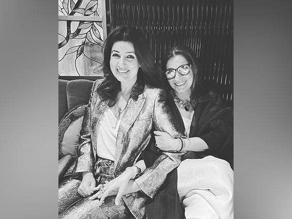 Twinkle Khanna and Dimple Kapadia (Image source: Instagram)